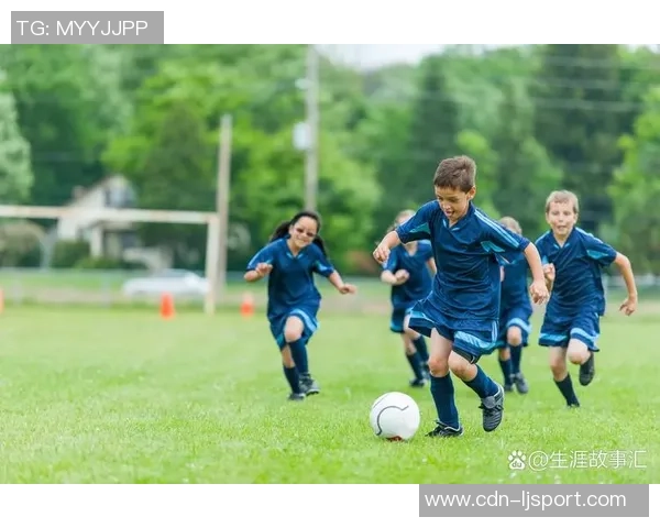 激情四溢的绿茵场上足球对决展现团队精神与个人技艺的完美结合